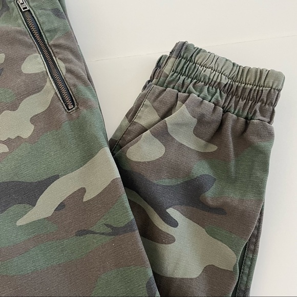⭐️HP⭐️ Aritzia TNA Alix Camouflage Joggers Pant - Picture 7 of 11